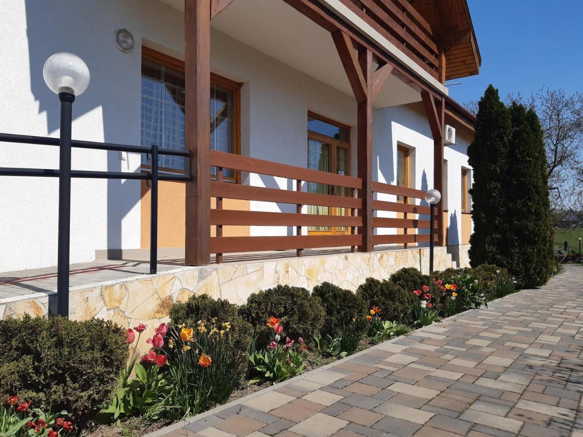 Ueveghid Vendeghaz Hotel Sárospatak Exterior photo