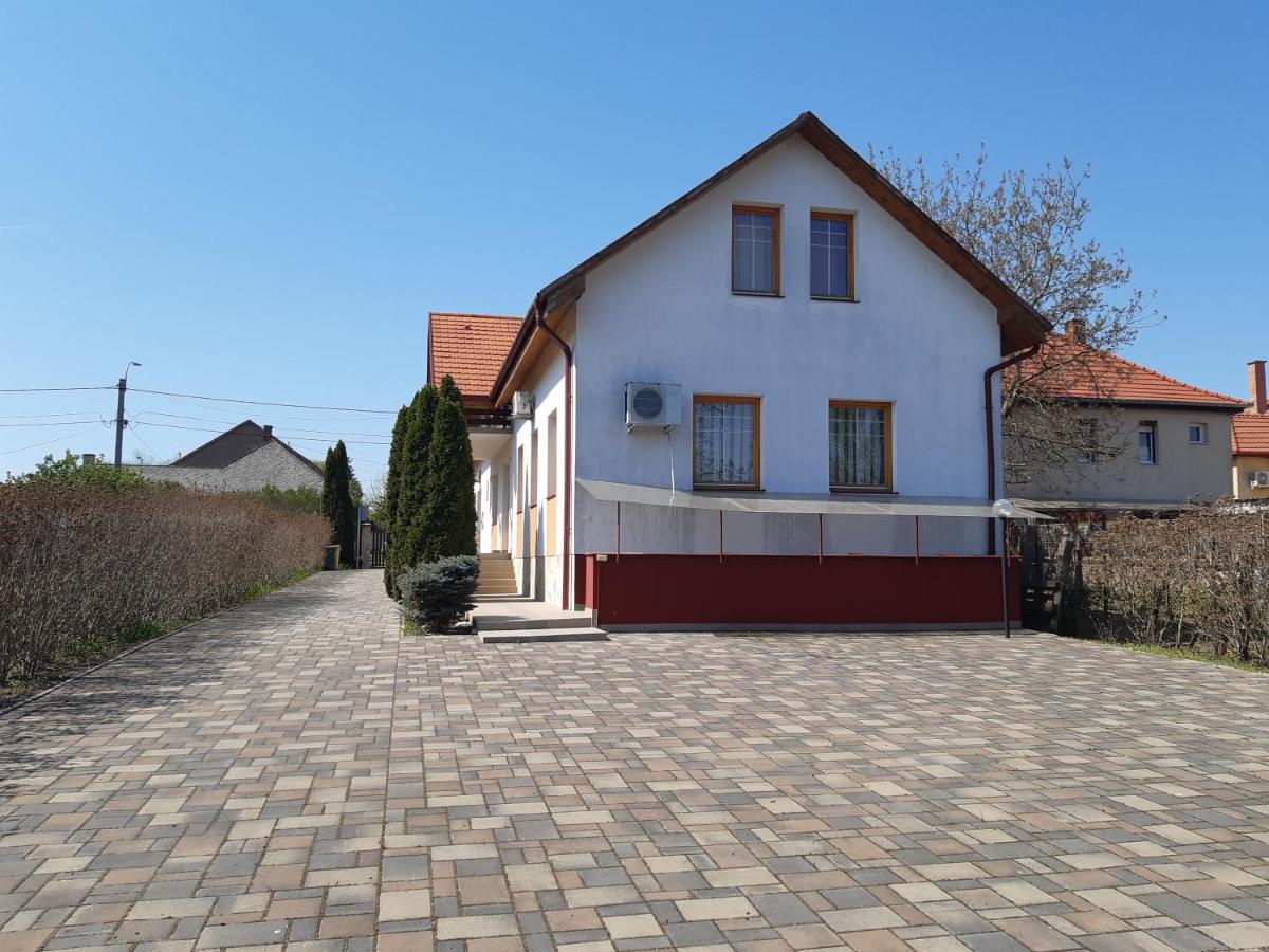 Ueveghid Vendeghaz Hotel Sárospatak Exterior photo